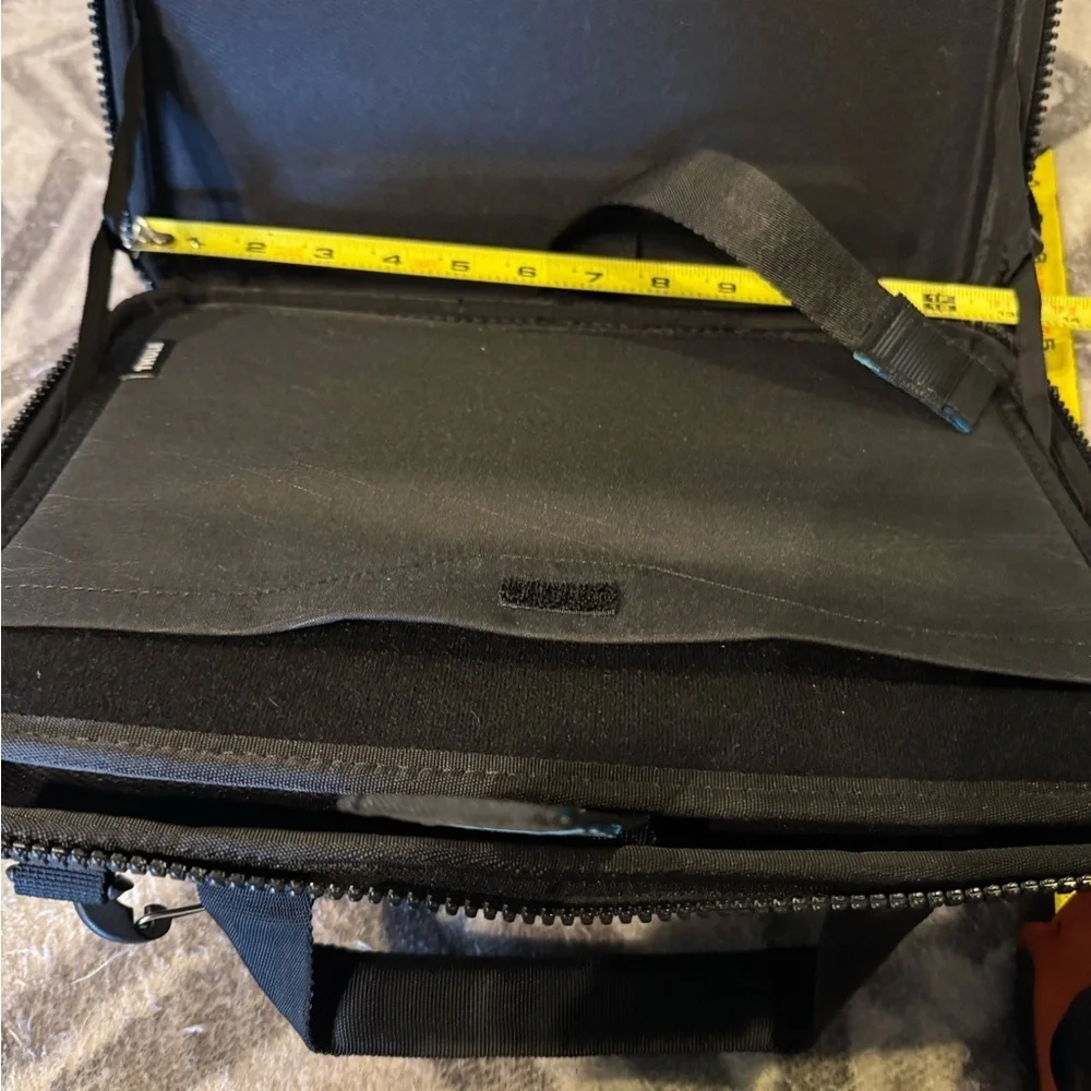 Thule Black Protective Case Gauntlet 4